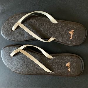 Sanuk white flip flops